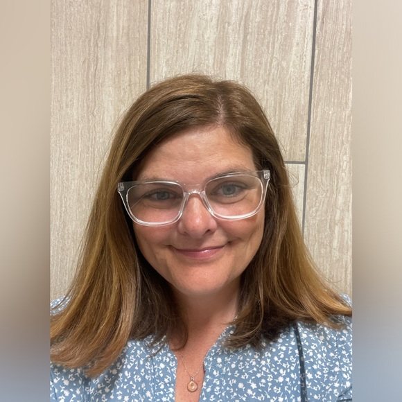 Meet your Posher, Amy - Picture 2 of 2